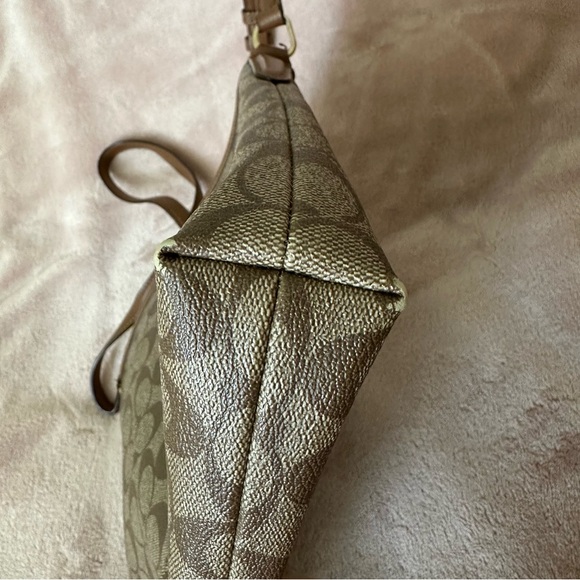 Women’s Coach File Crossbody in Signature Canvas - Picture 5 of 9